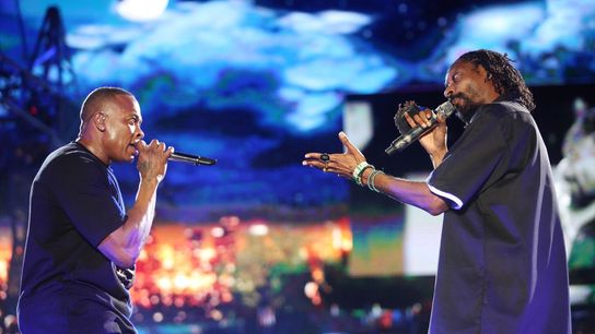 Super Bowl halftime: Dr. Dre, Snoop, Eminem, Mary J. Blige, Kendrick Lamar (NFL)