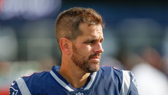 Titans sign K Gostkowski (NFL)