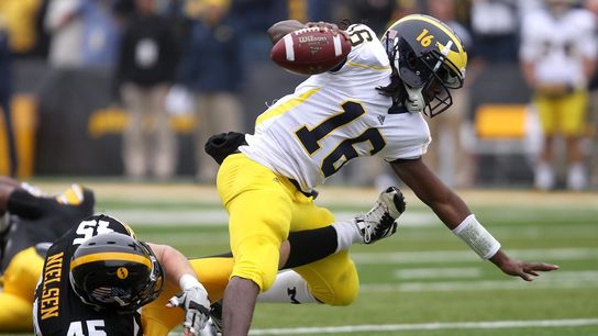 Report: Ex-Michigan QB Denard Robinson to join Jim Harbaugh's staff (College Football)