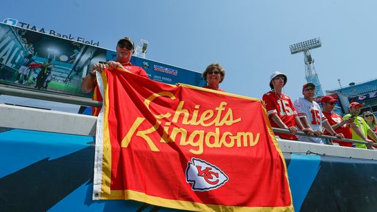 Chiefs raise Super Bowl LIV banner at Arrowhead Stadium (NFL)