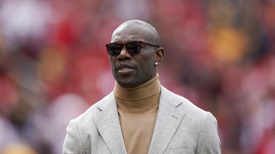 Hall of Famer Terrell Owens scores touchdown at 48 (NFL)
