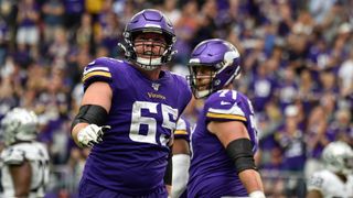 Vikings release Elflein, remove Cutting from COVID-19 list (NFL)