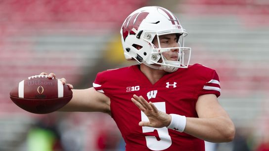 Wisconsin coach Chryst mum about Mertz, COVID-19 (College Football)