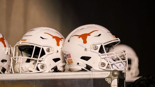 Texas pauses practice due to COVID-19 protocols (College Football)
