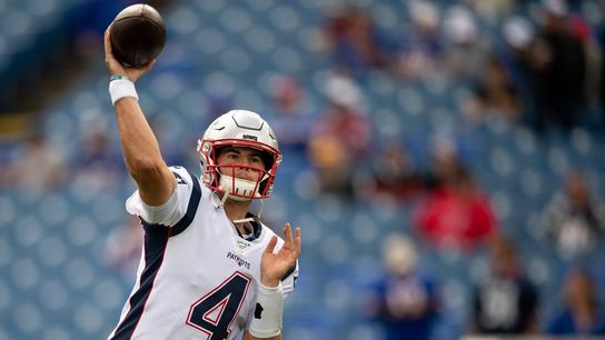 Report: Stidham hurts hip, Newton drawing raves (NFL)