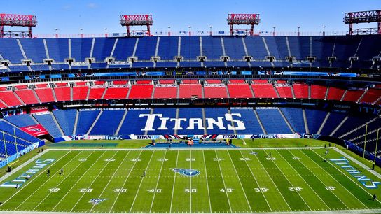 Titans will start allowing spectators in October (NFL)