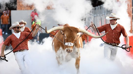 Top recruit in 2022 commits to Texas (College Football)