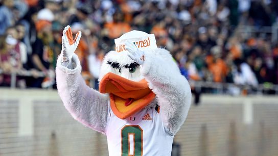 Top 25 roundup: King, No. 17 Miami sprint past No. 18 Louisville (College Football)