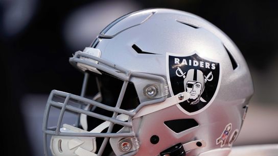 Reports: Raiders place starting O-line on COVID list (NFL)
