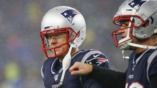 Patriots re-sign K Folk, sign DL Barnett (NFL)