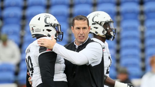 No. 14 Cincinnati hosts No. 22 Army in early test (College Football)