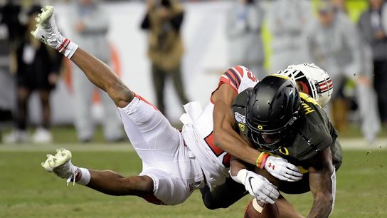 Oregon S Holland opts out of season, will prepare for draft (College Football)