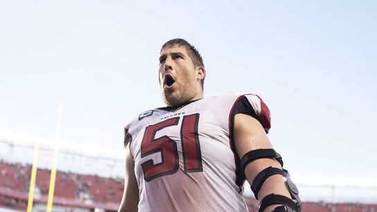 49ers sign C Alex Mack to three-year deal (NFL)