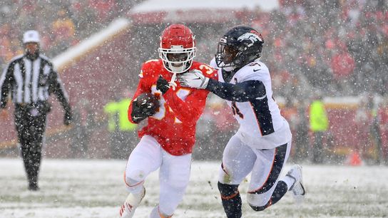 Broncos release top tackler Davis (NFL)