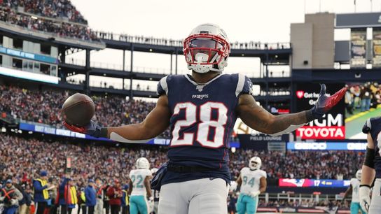 Report: Patriots close to re-signing RB James White (NFL)