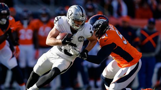 Broncos' Davis carted off; Miller, Gordon tweak injuries (NFL)
