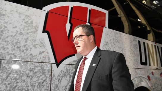 No. 10 Wisconsin resuming activities after outbreak (College Football)