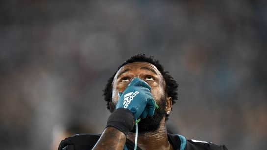 Jaguars GM re-engages Ngakoue amidst agent switch (NFL)