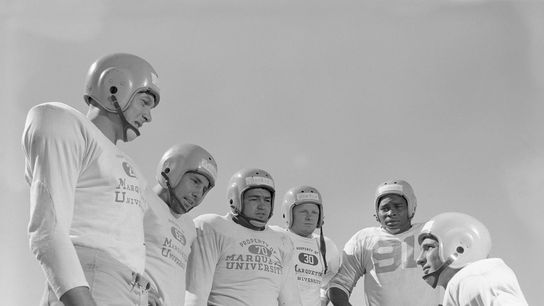 Former Packers WR Billy Howton, first NFLPA prez, dies at 95 (NFL)