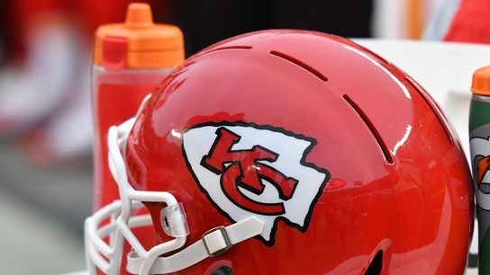 Chiefs plan for limited fans; Bears shut gates (NFL)