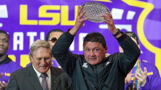 No. 6 LSU (finally) set to kick off title defense (College Football)