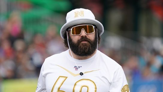 Report: Eagles, C Jason Kelce agree to new deal for 2021 (NFL)