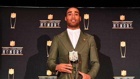 Report: Patriots give CB Gilmore a $5M raise (NFL)