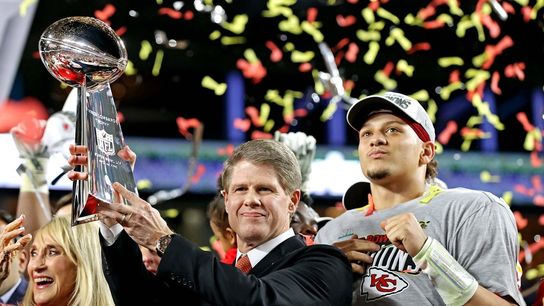 Chiefs owner: Patrick Mahomes' rehab 'ahead of schedule' (NFL)