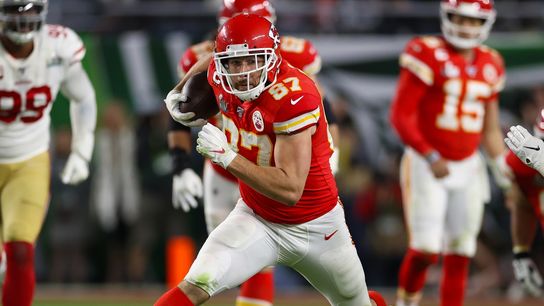 Report: Chiefs, Kelce agree to four-year extension (NFL)