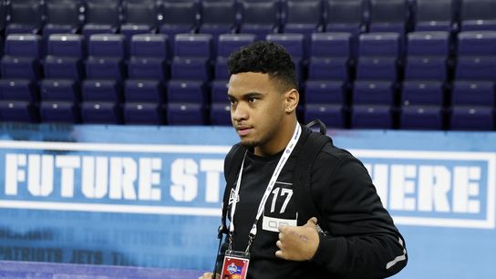 Dolphins' Flores: Tua passes physical, cleared to practice (NFL)