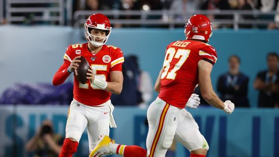Chiefs TE Kelce signs four-year extension (NFL)