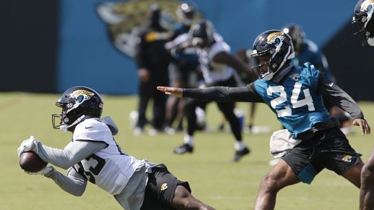 Report: Jaguars, Eagles swap cornerbacks (NFL)