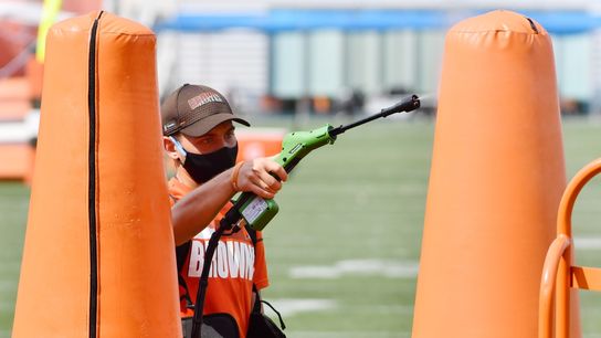 Browns briefly close facility after staffer tests positive (NFL)
