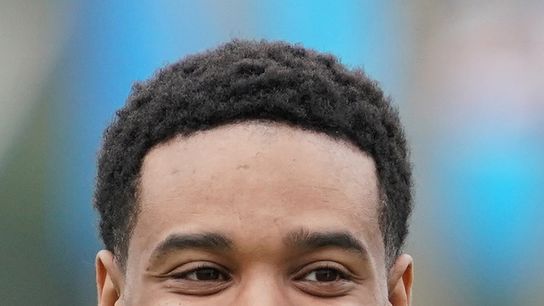 Eagles CB Slay (concussion) cleared to play Sunday (NFL)