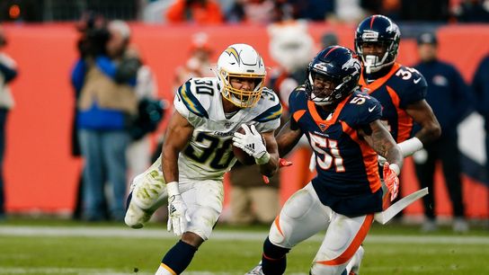 Vikings put rookie LB Dye (foot) on IR, sign LB Davis (NFL)
