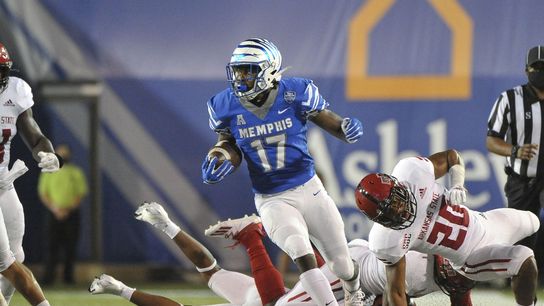 White, Memphis hold off Arkansas State in opener (College Football)