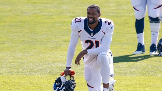 Report: Broncos CB Bouye has dislocated shoulder (NFL)