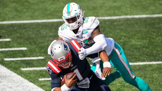 Newton shines in debut as Patriots knock off Dolphins (NFL)