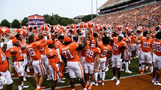 Clemson remains No. 1 in AP Top 25 (College Football)