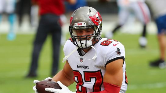 Bucs' Gronkowski jokes: 'I came here to block, baby' (NFL)