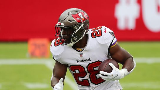 Bucs RB Fournette, WR Godwin out vs. Chargers (NFL)