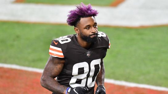 Browns WR Landry playing through broken rib (NFL)