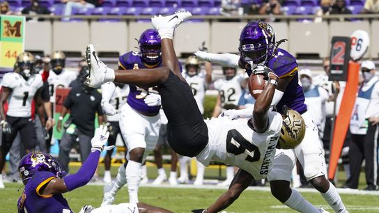 Gabriel throws 4 TDs as No. 13 UCF defeats East Carolina (College Football)