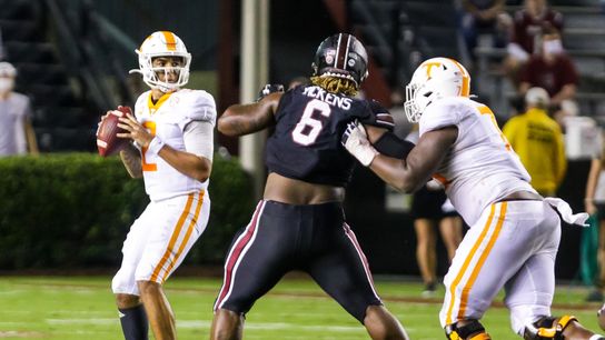 No. 16 Tennessee holds on to defeat South Carolina (College Football)