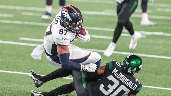 Report: Broncos TE Fant's ankle injury considered minor (NFL)