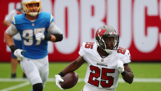 Bucs RBs McCoy, Barner injured vs. Chargers (NFL)