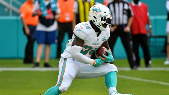 Reports: Dolphins waive struggling RB Howard (NFL)