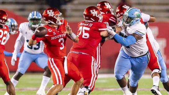 Finally in action, Houston rallies past Tulane (College Football)