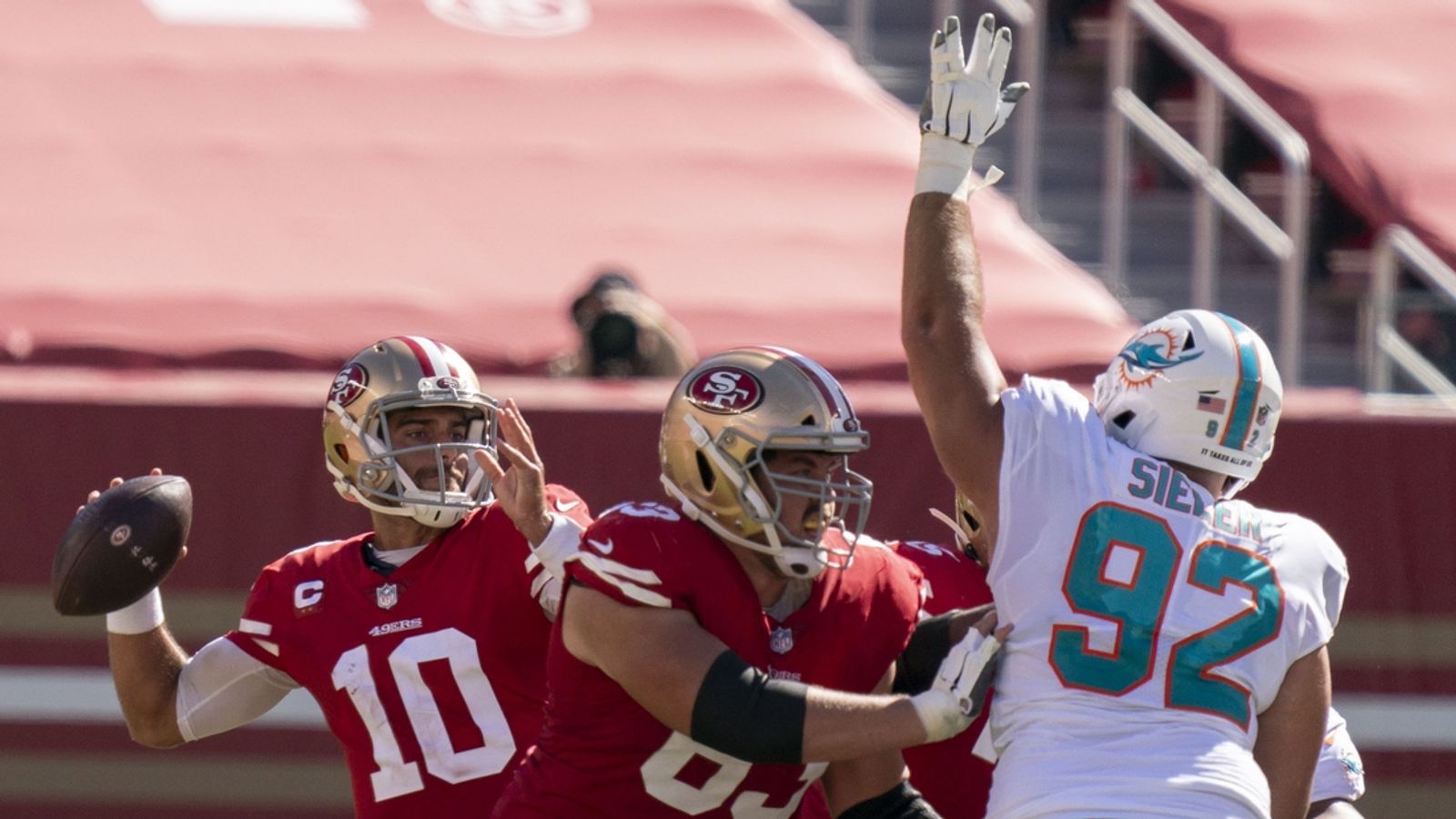 49ers bench QB Garoppolo at halftime