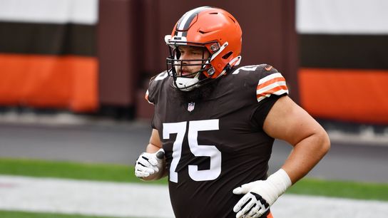 Browns sign G Joel Bitonio to 3-year extension (NFL)